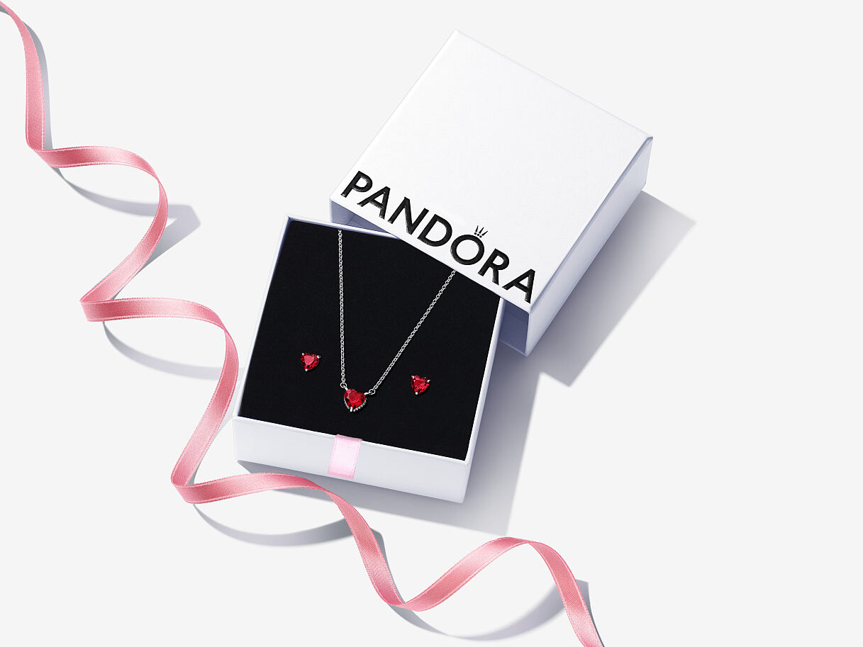 Pandora_Styled Packshot_Gift Set_Timeless_Cycle G_2023 (5)